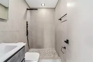 251 SW 9th Ave, Hallandale Beach, FL 33009 - Photo 18