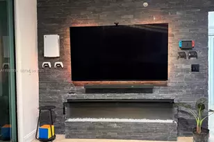 31 SE 5th St, Miami, FL 33131 - Photo 2