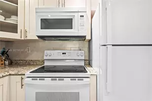 210 172nd St, Sunny Isles Beach, FL 33160 - Photo 2