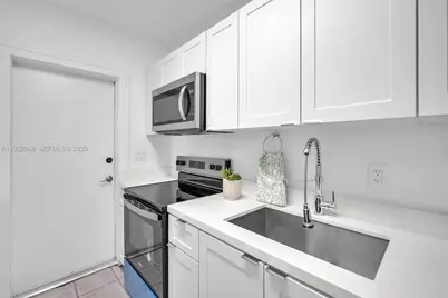 401 SE 14th Ct #3, Fort Lauderdale, FL 33316 - Photo 2