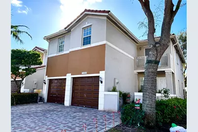 11562 NW 80th St, Doral, FL 33178 - Photo 2
