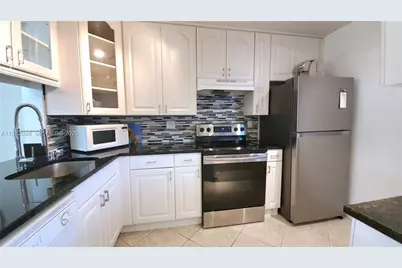 470 Paradise Isle Blvd #309, Hallandale Beach, FL 33009 - Photo 4