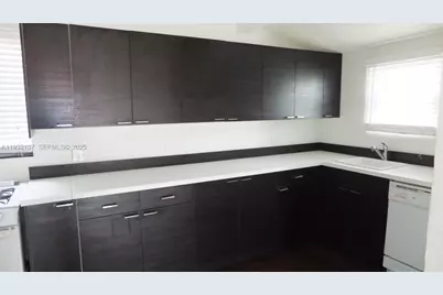 210 NE 110th St, Miami, FL 33161 - Photo 20