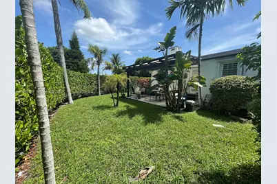 210 NE 110th St, Miami, FL 33161 - Photo 10