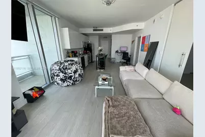 90 SW 3rd St #1205, Miami, FL 33130 - Photo 2