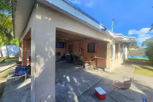 10465 SW 178th St, Miami, FL 33157 - Photo 2