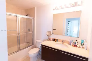 1900 N Bayshore Dr, Miami, FL 33132 - Photo 16