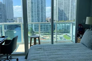 31 SE 5th St, Miami, FL 33131 - Photo 4