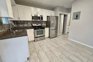 950 NW 5th St, Miami, FL 33128 - Photo 1