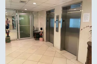 2500 NE 48th Ln #301, Fort Lauderdale, FL 33308 - Photo 8