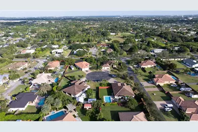 2135 NW 14th Ter, Homestead, FL 33030 - Photo 6