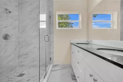 4655 NW 41st Pl, Lauderdale Lakes, FL 33319 - Photo 10