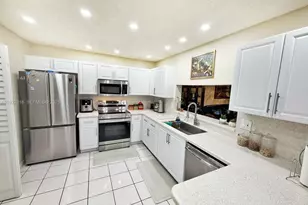 10877 NW 8th St, Pembroke Pines, FL 33026 - Photo 32