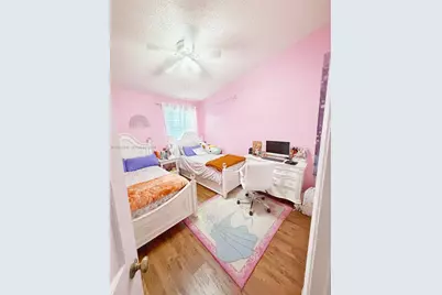 10877 NW 8th St, Pembroke Pines, FL 33026 - Photo 14