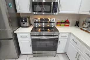 10877 NW 8th St, Pembroke Pines, FL 33026 - Photo 36