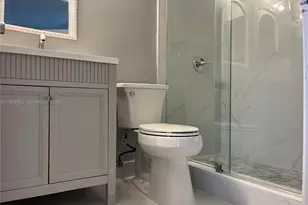 350 W Palm Cir W, Pembroke Pines, FL 33025 - Photo 14