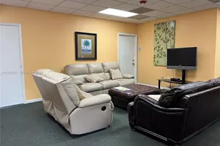 350 W Palm Cir W, Pembroke Pines, FL 33025 - Photo 26