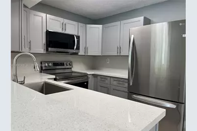 350 W Palm Cir W #201, Pembroke Pines, FL 33025 - Photo 8