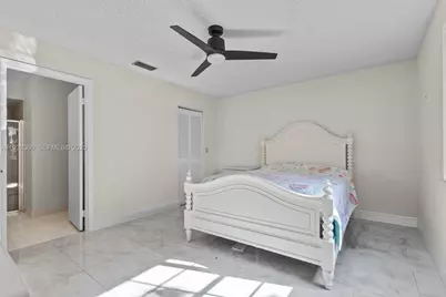 10738 N Saratoga Dr, Cooper City, FL 33026 - Photo 12