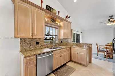 9549 Aegean Dr, Boca Raton, FL 33496 - Photo 4