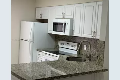 5290 W 21st Ct #403, Hialeah, FL 33016 - Photo 8