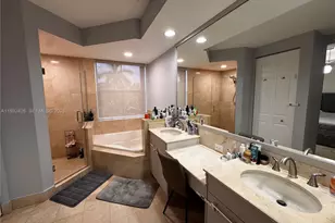 876 W Spinnaker Dr W, Hollywood, FL 33019 - Photo 16