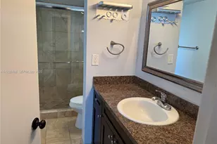 185 Lakeview Dr, Weston, FL 33326 - Photo 20