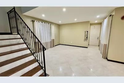 1094 Redwood St #1094, Hollywood, FL 33019 - Photo 8