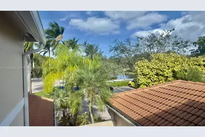 1094 Redwood St #1094, Hollywood, FL 33019 - Photo 26