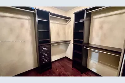 1094 Redwood St #1094, Hollywood, FL 33019 - Photo 24