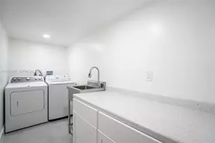 8708 SW 79th Pl, Miami, FL 33143 - Photo 16
