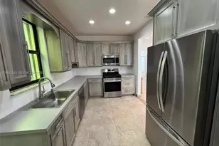 4575 Post Ave, Miami Beach, FL 33140 - Photo 32