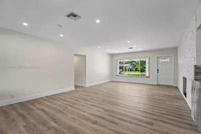 251 SE 7th St, Pompano Beach, FL 33060 - Photo 2