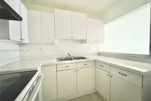 1305 W 46th St, Hialeah, FL 33012 - Photo 14