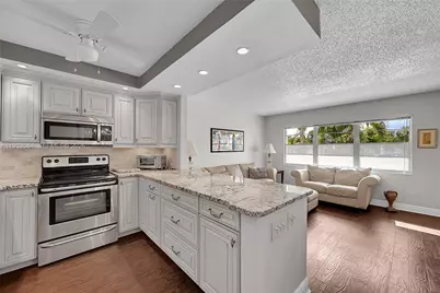 2009 Oakridge A #2009, Deerfield Beach, FL 33442 - Photo 4