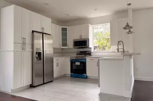 318 NW 153rd Ave, Pembroke Pines, FL 33028 - Photo 6