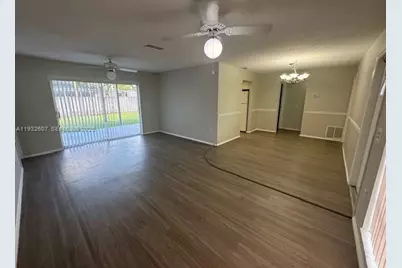 11331 NW 37th Pl, Sunrise, FL 33323 - Photo 2