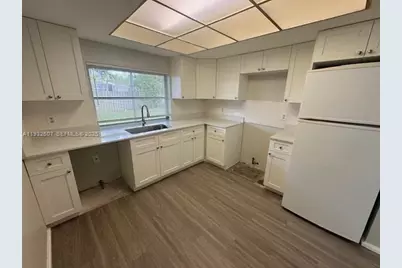 11331 NW 37th Pl, Sunrise, FL 33323 - Photo 6