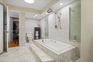 6423 Collins Ave, Miami Beach, FL 33141 - Photo 16