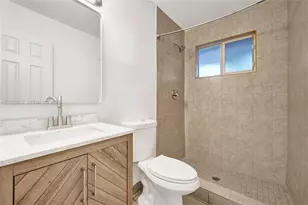 30 SW 8th St, Hallandale Beach, FL 33009 - Photo 26