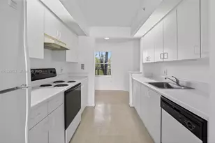 13800 SW 5th Ct, Pembroke Pines, FL 33027 - Photo 8