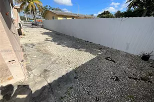 1064 NW 103rd St, Miami, FL 33150 - Photo 16
