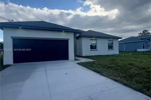 748 748 Chestnut St E, Lehigh Acres, FL 33974 - Photo 1