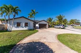 10290 SW 145th Pl, Miami, FL 33186 - Photo 4