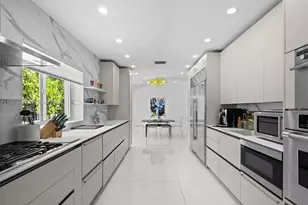 5055 N Bay Rd, Miami Beach, FL 33140 - Photo 8