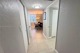 9491 Evergreen Pl, Davie, FL 33324 - Photo 2