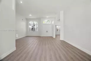 2611 Oakbrook Ln, Weston, FL 33332 - Photo 4