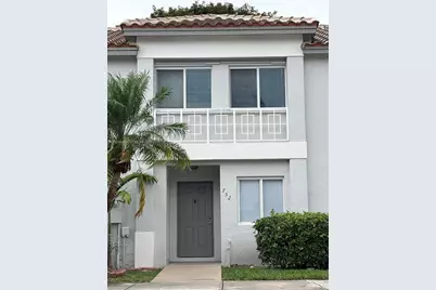 752 NW 208th Ter, Pembroke Pines, FL 33029 - Photo 2