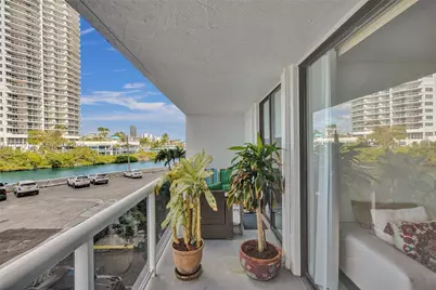 20515 E Country Club Dr #249, Aventura, FL 33180 - Photo 2