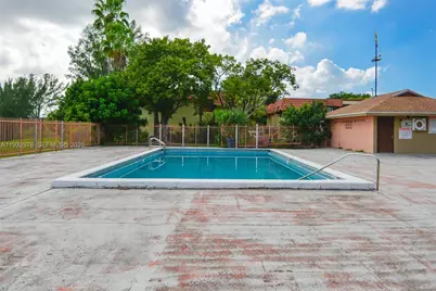 2570 W 67th Pl #21-2, Hialeah, FL 33016 - Photo 32
